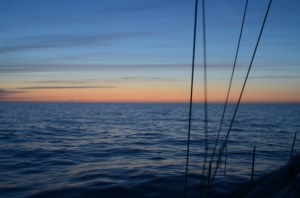 smuk morgen alene med kaffe