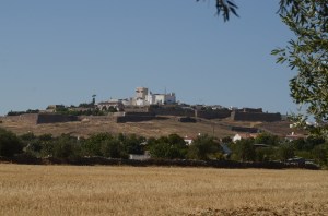 Estramoz med slottet på bakketoppen