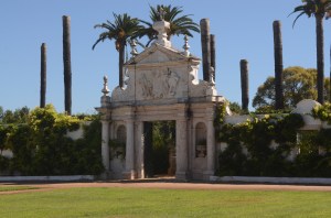 Indgangen til haverne