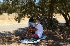 frokost og vin i vejkanten på vej til Beja
